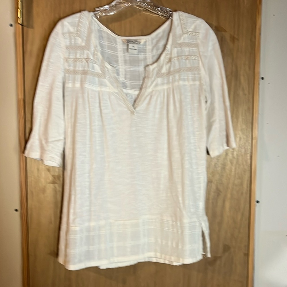 Women’s Lucky Brand medium 3/4 sleeve cream top preowned good condition